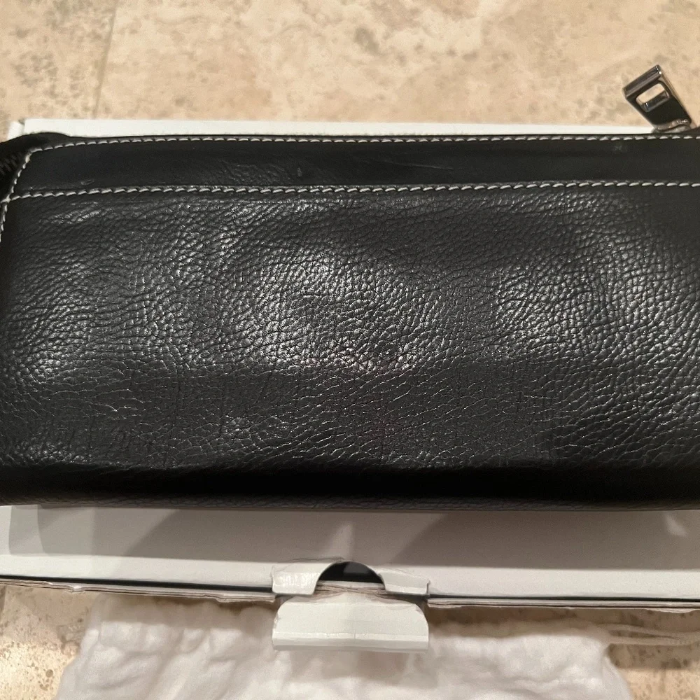 New Marc Jacobs Black Leather Wallet with Silver Hardware - Picture 2 of 9